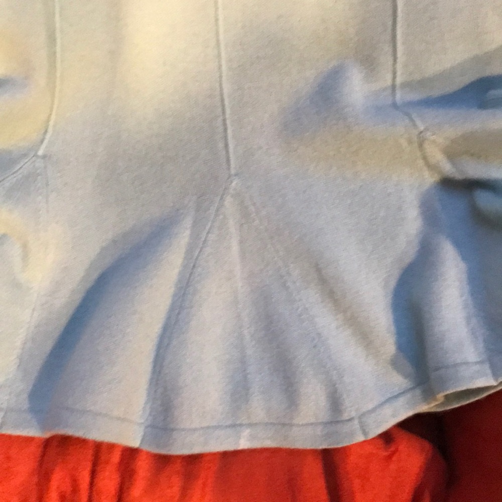Woman’s top - Picture 2 of 3